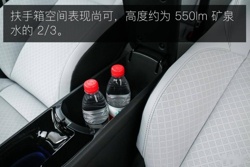 极具设计美感的 SUV 广汽丰田 C-HR EV 实拍