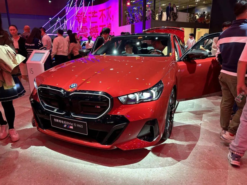 宝马i5 M60实拍：60万的宝马纯电M性能车，你愿意买吗？