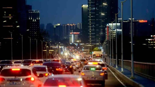 明明用车更轻松了，为什么说年检改革是宣判燃油车“死缓”？