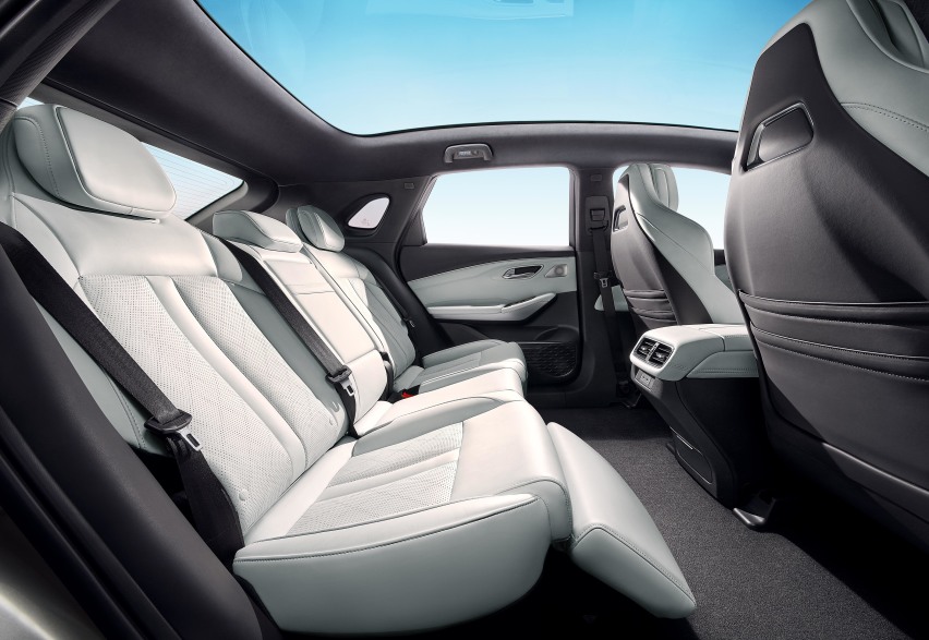 AION LX Plus：我的续航不算多，打个对折也就500KM吧