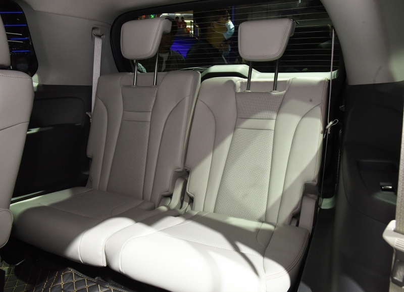 丰田THS加持的7座中型SUV 价格却完全不同 传祺GS8对比汉兰达