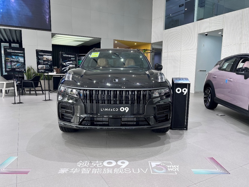 沃尔沃光环加持，预售27万起，与合资品牌抢蛋糕？领克09到店实拍