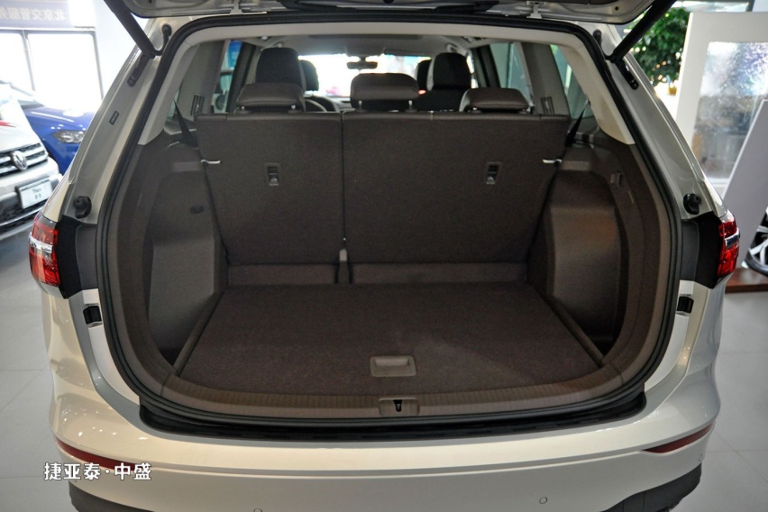 40万商务MPV 买别克GL8 还是大众Viloran巍昂