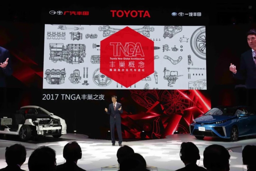 定位尴尬，丰田凌放“内耗”荣放，怪不得消费者不买单！