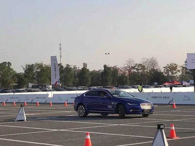 试驾丨一车两形，优雅运动任你选，新款XEL能叫板宝马3系吗？