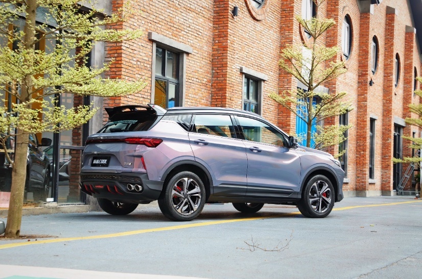 两款适合毕业生代步的小型SUV：10万即高配，颜值也到位