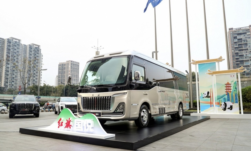 红旗国悦上市，46.8万起的轻客，就是“考斯特平替”