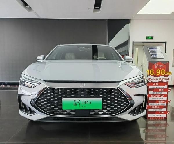 价格卷出新高度，车叔探店实拍比亚迪汉/唐荣耀版