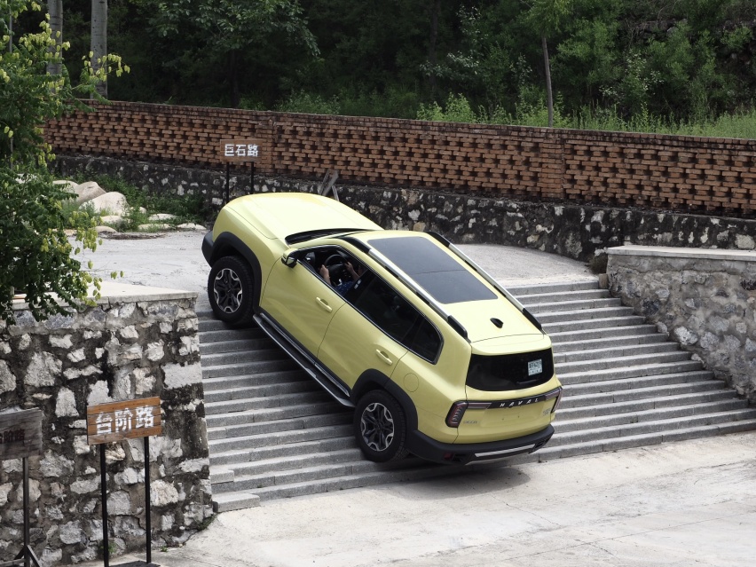 越野真较量，哈弗大狗和RAV4荣放究竟谁更“野”？