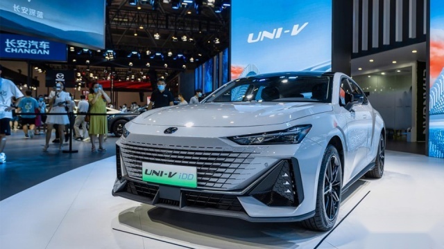 综合油耗低于2L，长安UNI-V iDD养车成本，预计1200元/月