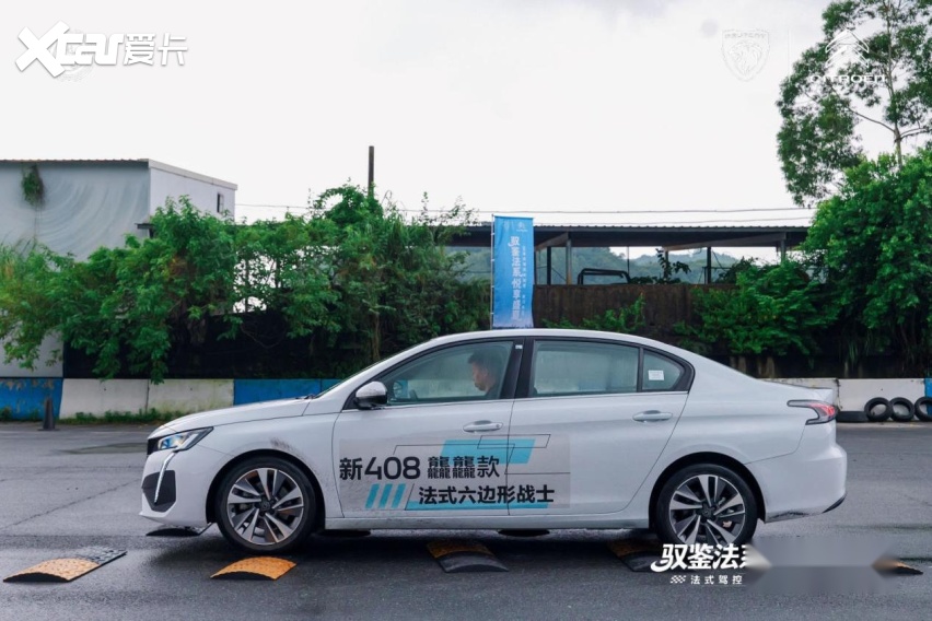 神龙全系驾控体验，法系车一开起来就不太一样？