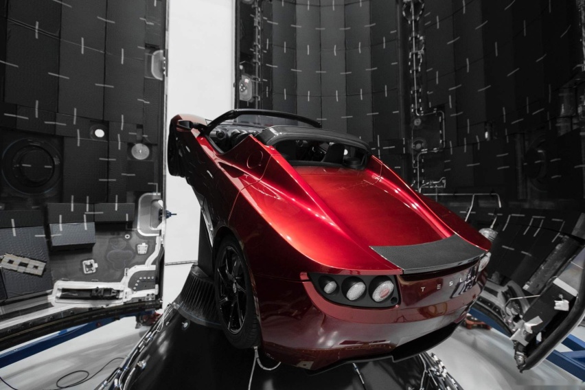 tesla-roadster-and-starman-make-first-close-approach-with-mars_3.jpg
