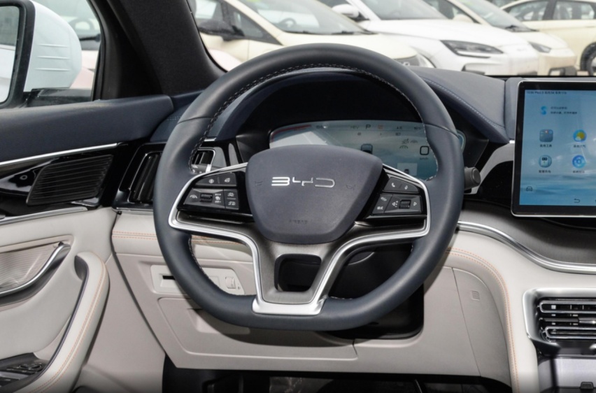 15万预算买SUV，想要省油空间大，宋PLUS DM-i荣耀版值得一看