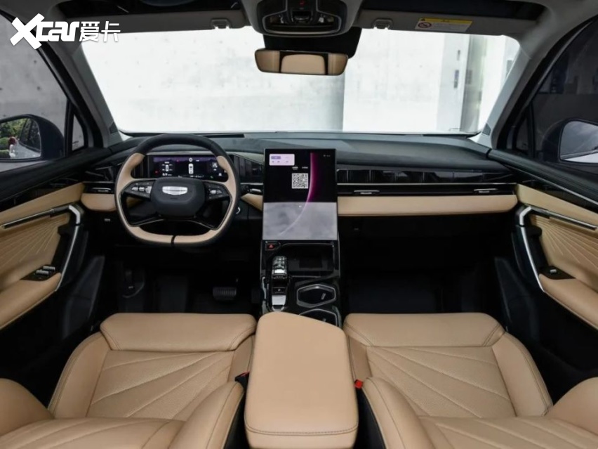 内饰方面,博越l的用料,做工十分高档,大量皮质面料包裹,辅以钢琴烤漆