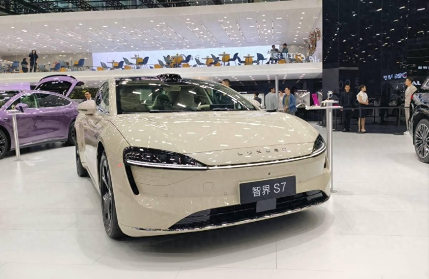 智界S7再升级！全新配色，要打翻身仗？