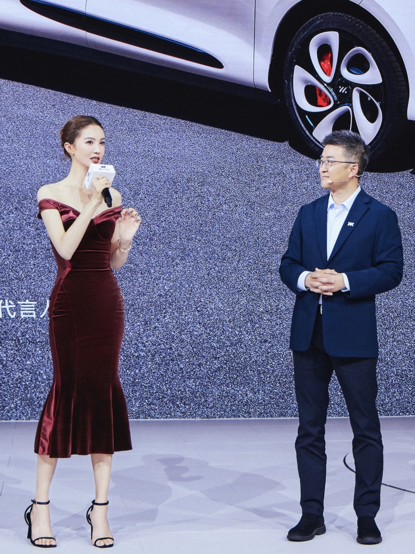 百人一起喜提新车，广州车展金晨亲手交付智己LS6