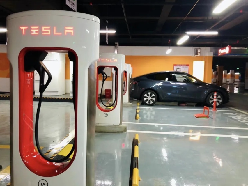 颤抖吧，燃油车！特斯拉V4超充或9月发布，充15分钟能跑500公里