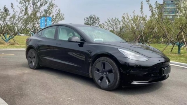 开一年打8折，保值率不如国产，二手Model 3你敢买吗？