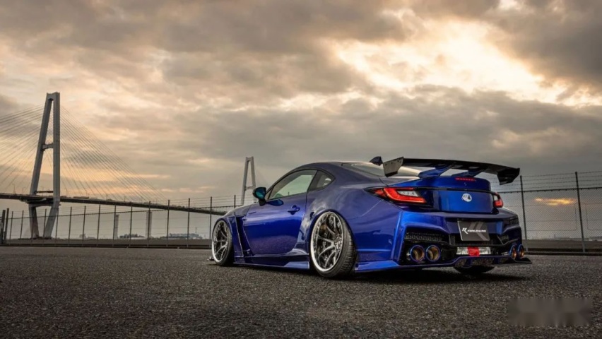 KUHL改装宽体GR86/BRZ，风格神似2000年初的《极品飞车》