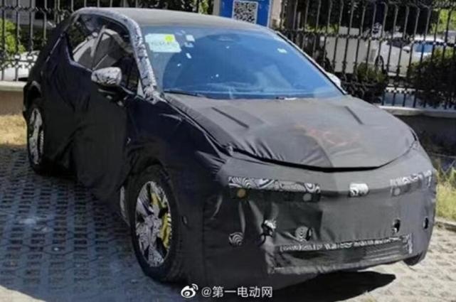 加入新赛道！预计售15-20万元，极氪全新小型SUV谍照曝光