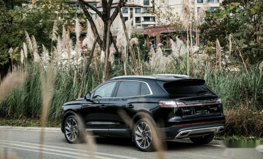长安林肯航海家尊雅版上市，售价40.58万元，搭配2.7T V6发动机