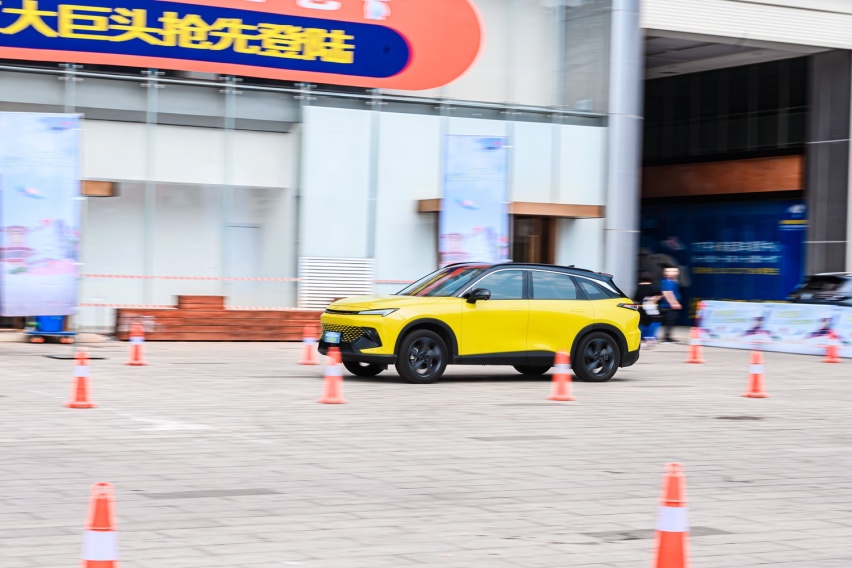 10万级出一款好车不难，难的是双星闪耀    试驾北汽魔方 新北京X7