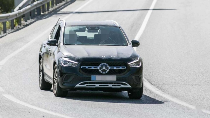 2025款梅赛德斯奔驰GLA路测曝光 将采用与吉利共同研发混动系统？