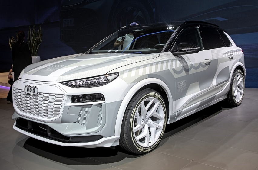 2025款奥迪Q6 e-tron，全新PPE纯电平台首款车型，与国产Q