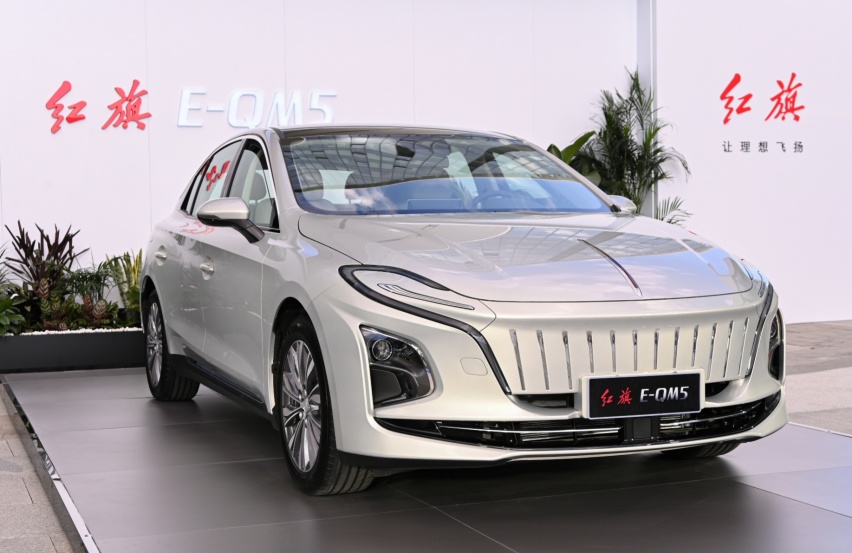 红旗新轿车登场！长超5米续航560km，不足15万，还看汉EV？