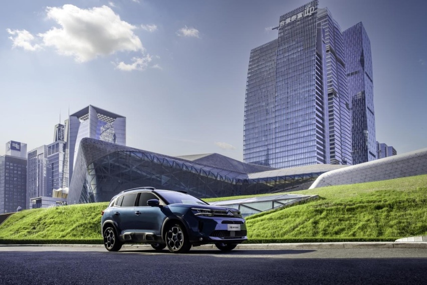 还看日系SUV？这款法系SUV起售价15.27万元，还有80多项丰富配