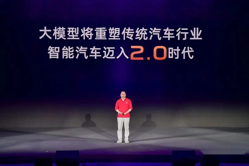 续航超300km 12.99万起 超级增程SUV哪吒L上市