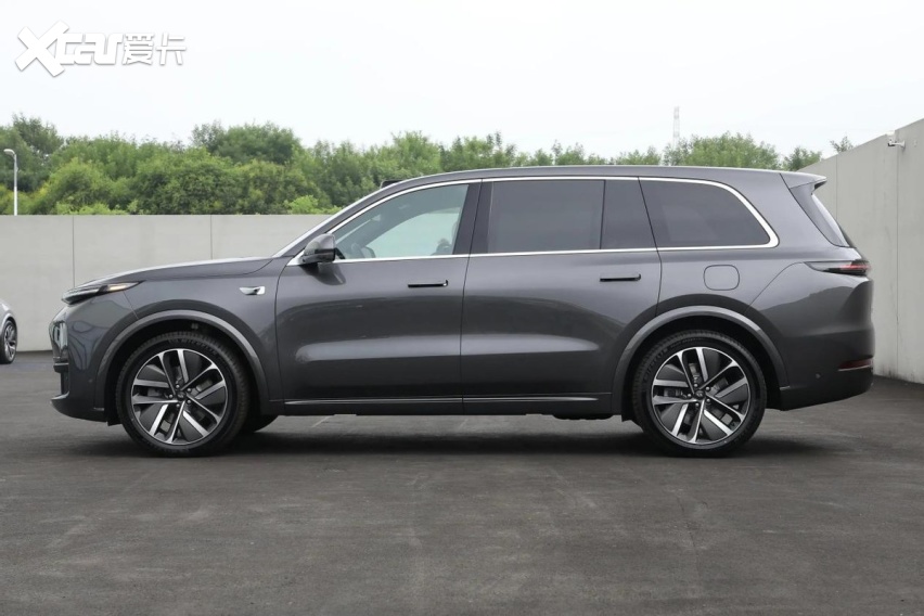 售价45.98万，理想L9强势来袭，“500万以内最好用的家用SUV”