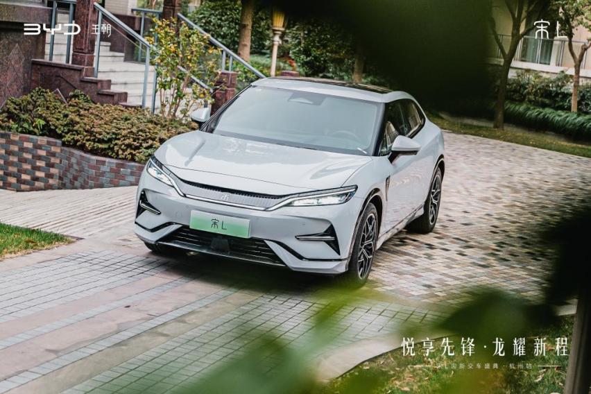 比亚迪宋L杭州首批车主交车仪式在杭州水博园举行