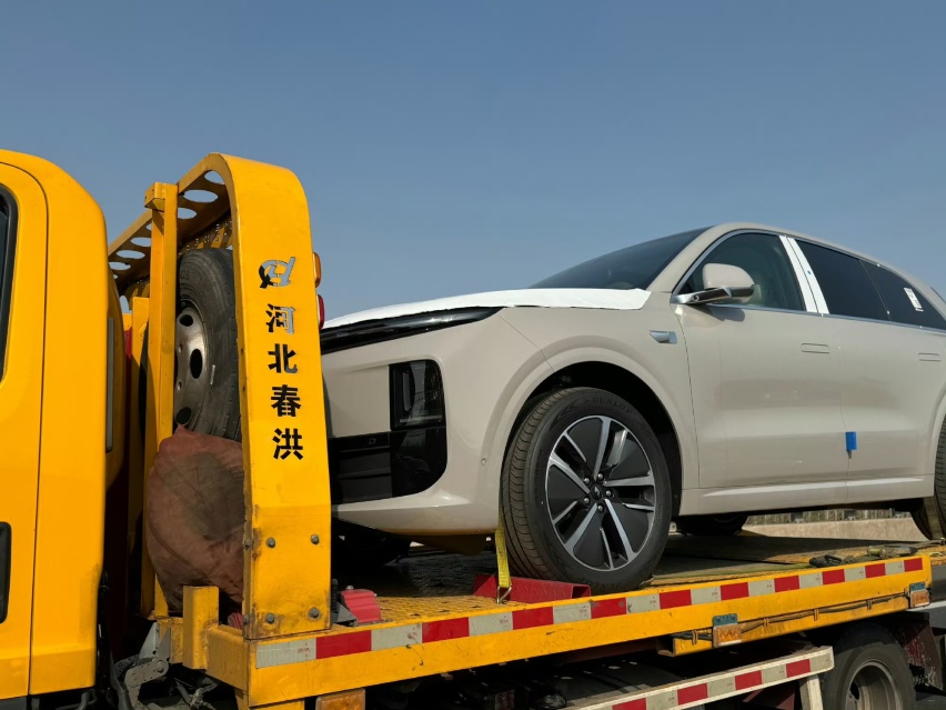 理想L6现身街头，长近5米+大象灰配色，搭前双叉臂+续航172km