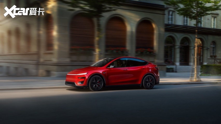 能赛道能接娃！Model Y高性能版36.9万起上市