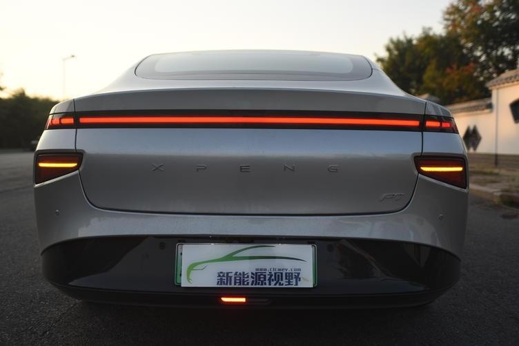 动力续航上能与特斯拉Model 3比肩的车型——小鹏P7