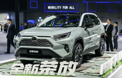 时尚大气的一汽丰田RAV4荣放，品质高值得选择