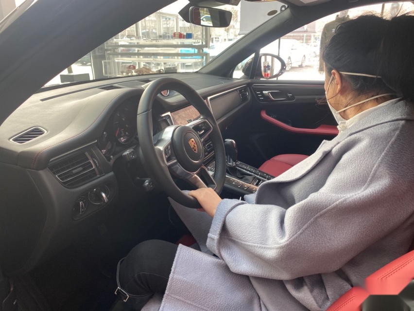差30万买个保时捷的名 到底是豪横还是傻？