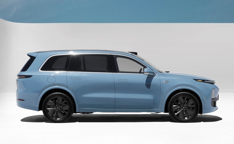 EQSSUV对比理想L9，同为大型SUV，奔驰被迎头赶上了？