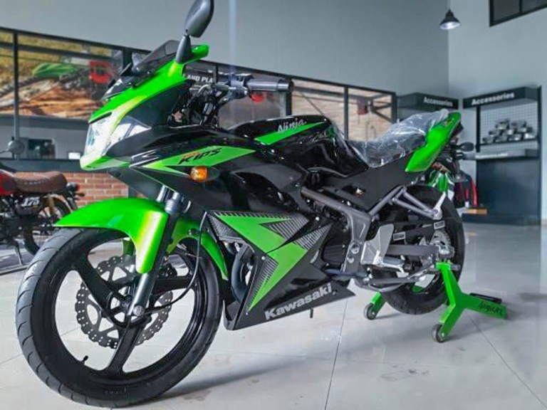 停产的二冲车型 川崎Ninja150RR全新车拍卖 只要3万