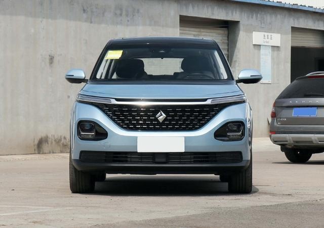 6座MPV的“魔法师”，全车可声控，后排配亲子座椅，才7万多