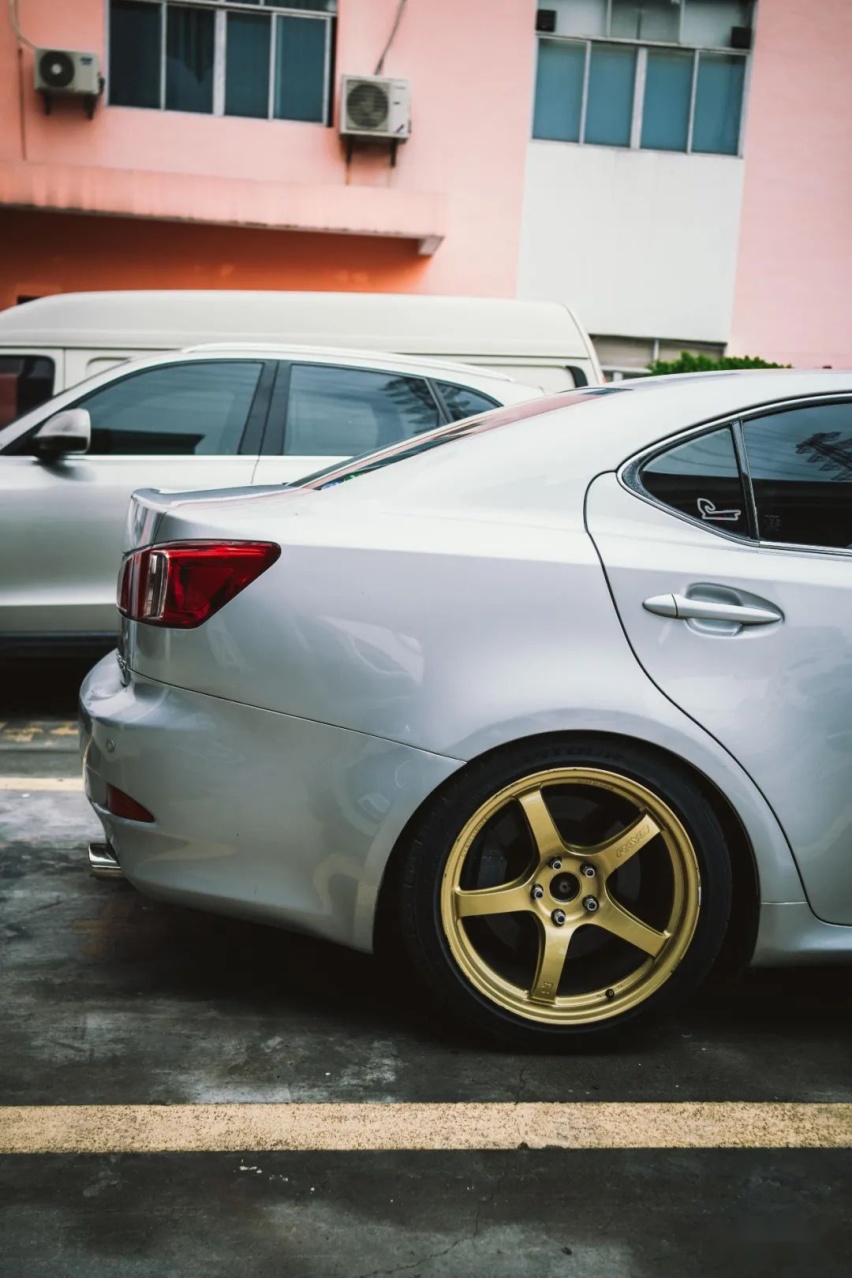 3.5 V6+后驱的雷克萨斯IS300，雷车也能玩出