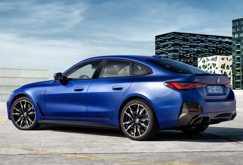 标配空气悬挂 BMW i4售价44.99万起