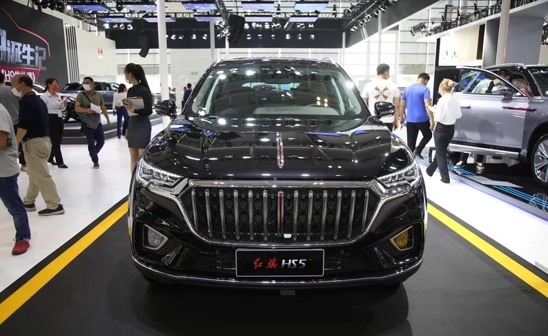 天津车展：实拍2022款红旗HS5，标配2.0T引擎18.38万！