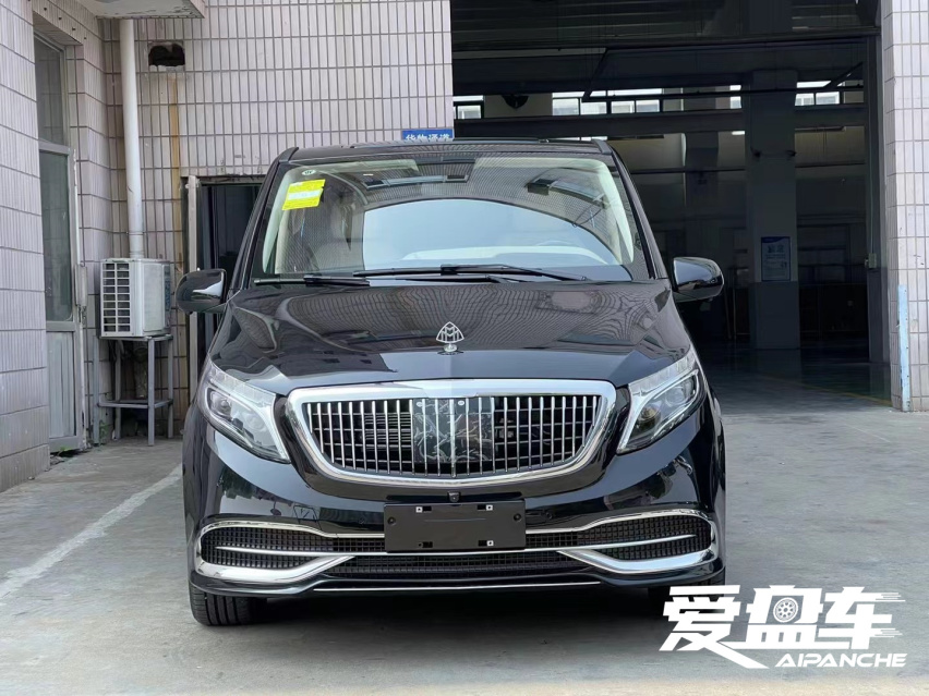 单门奔驰威霆改装之后中排左侧座椅能不能旋转，爱盘车告诉你答案是可以的