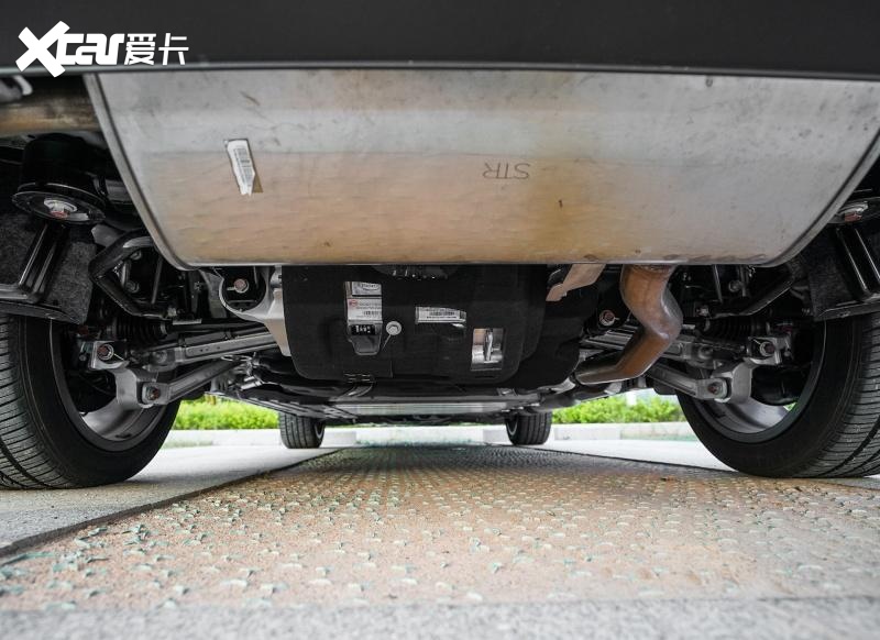 国人没白热捧它，高速从未见它飘，智能堪比XC60