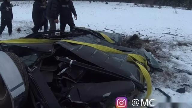 给跪了！奔驰车主表不满，竟把自己的G63从空中直接扔了下来…