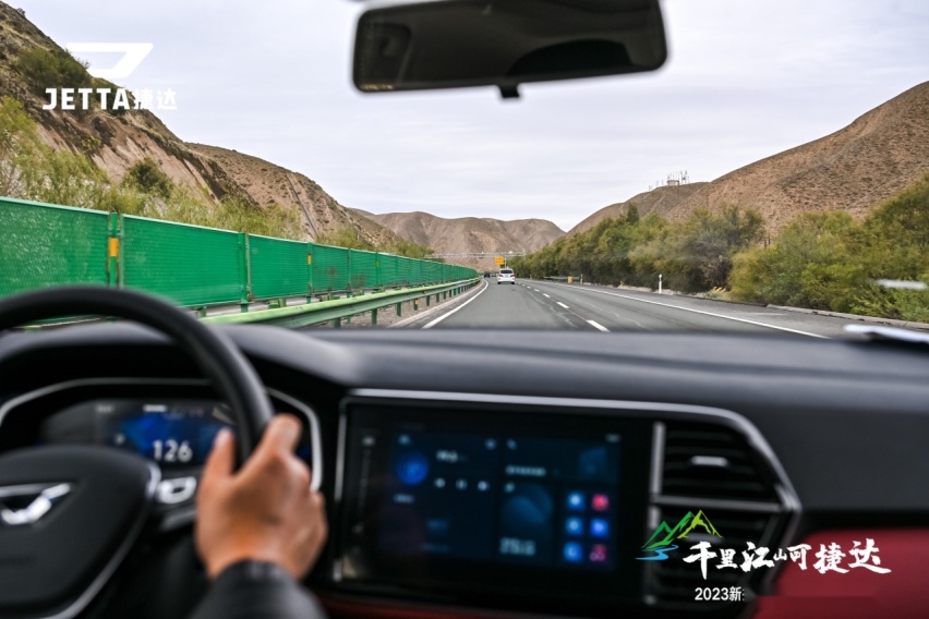 搭载1.4T大众发动机与爱信6AT变速箱，试驾捷达VS7