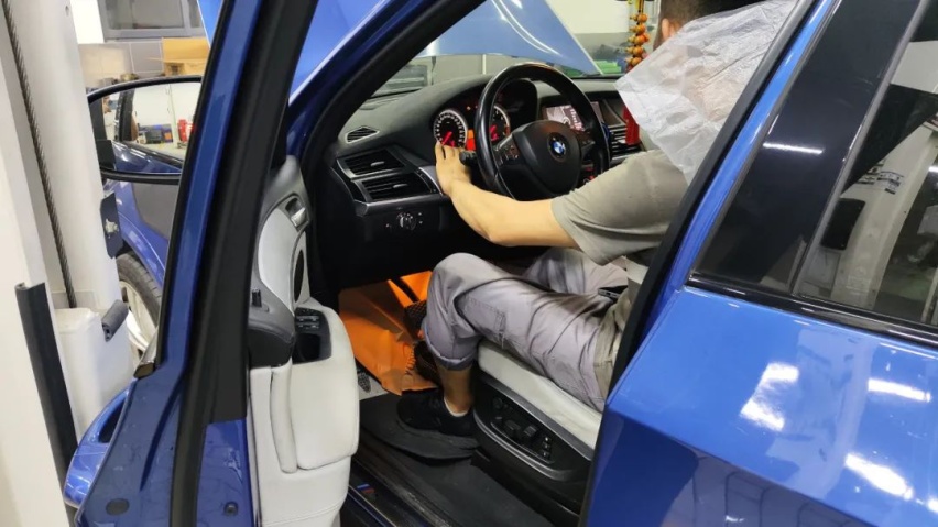 ​V8引擎的二手宝马保养一次要多少钱？答案是0元，因为...