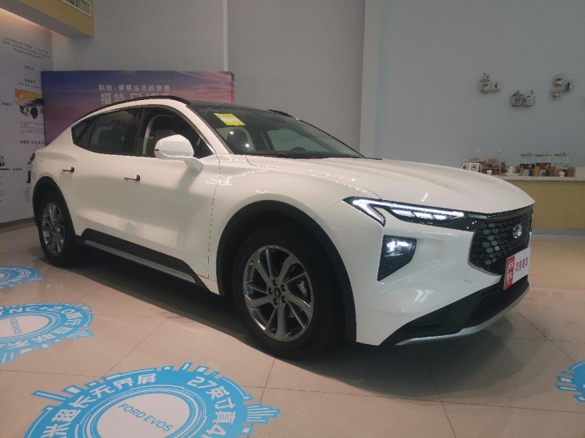 实拍长安福特EVOS，1.1米大联屏超震撼，燃油车中的“新势力”？